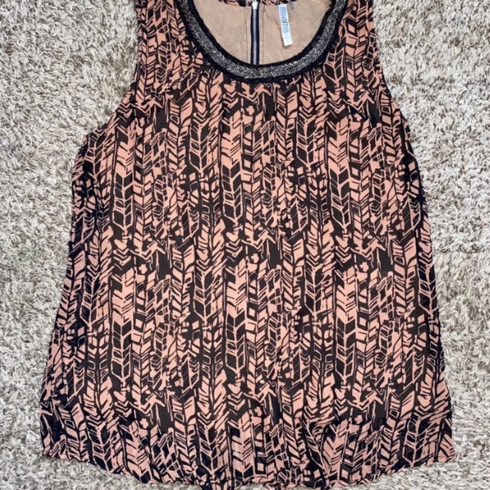 Sleeveless blouse